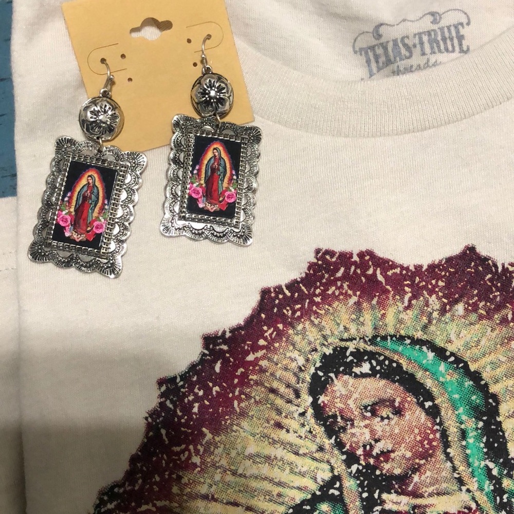 Virgen De Guadalupe tee with earrings. BRAND NEW - Picture 2 of 3